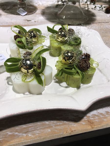 Saponette decorate con fiocchi e nastri